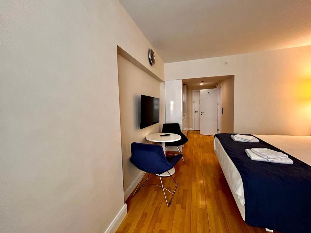 Apartment Twin Towers David Batoemi Buitenkant foto