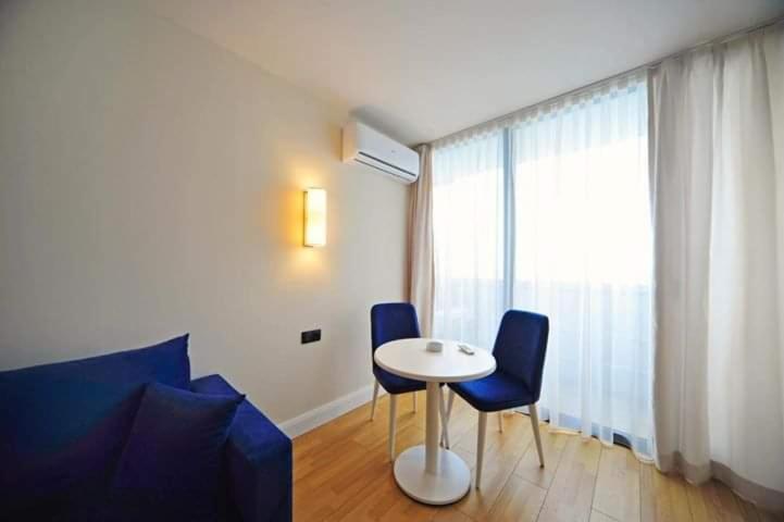 Apartment Twin Towers David Batoemi Buitenkant foto